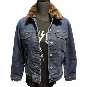 Y2K denim jacket with faux fur collar